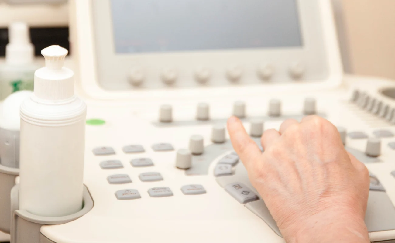 Ecografia transvaginale a Prato: quando serve, come prepararsi e cosa aspettarsi dal ginecologo