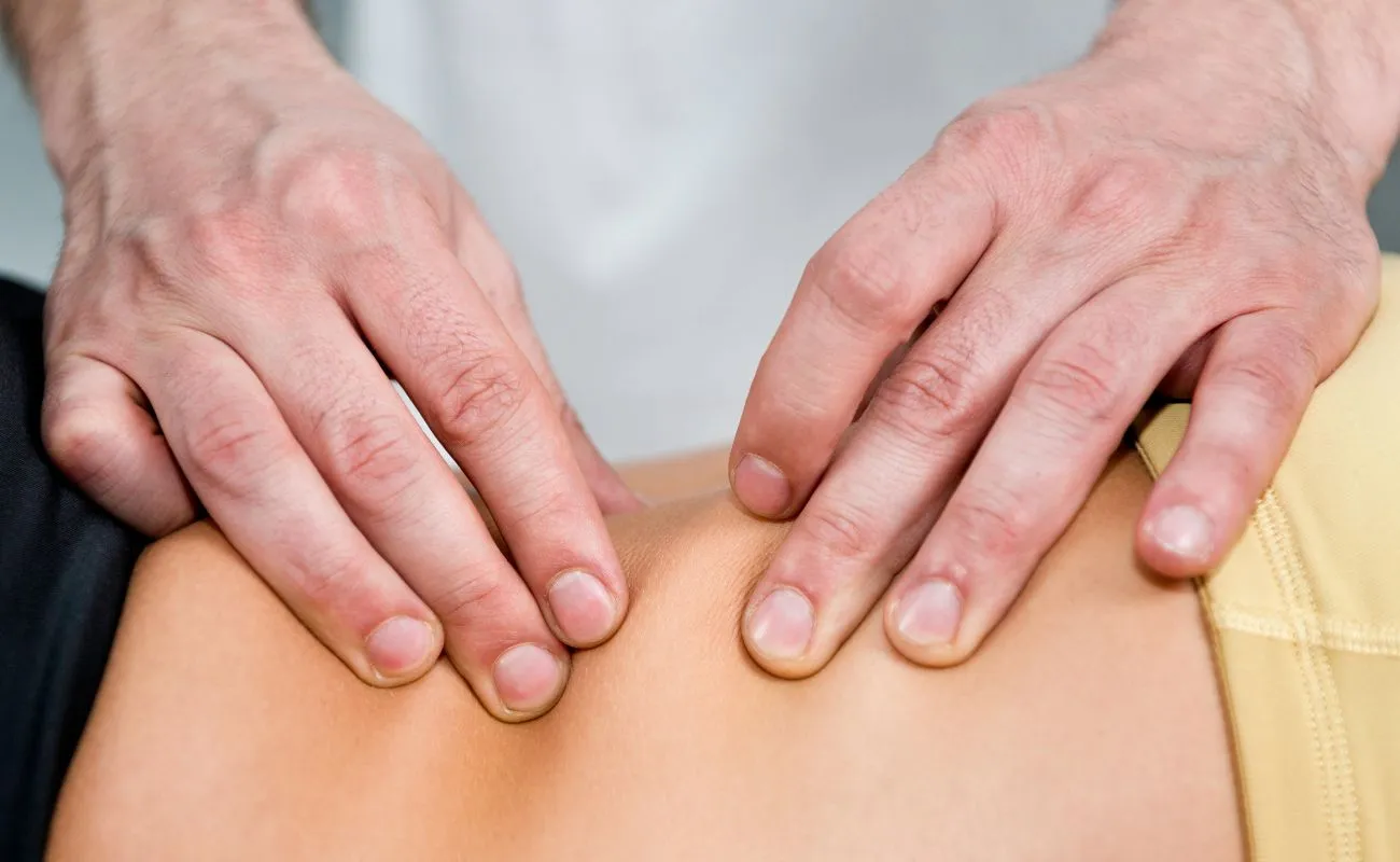 Osteopata per problemi posturali a Potenza: segnali da riconoscere e percorso di valutazione