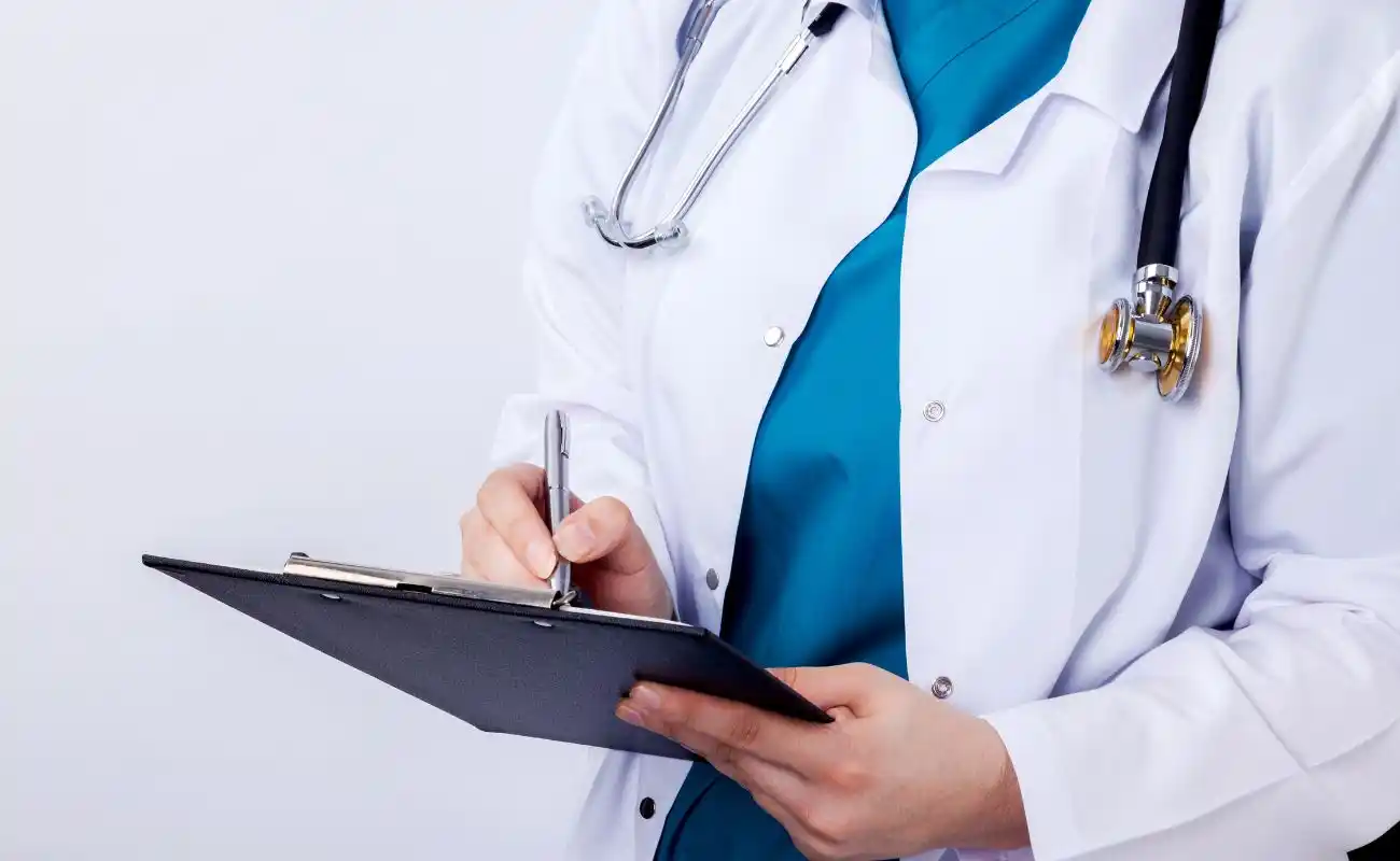 Medicazioni PICC e CVC a Milano: guida pratica per pazienti e caregiver con l’Infermiere Pierluigi