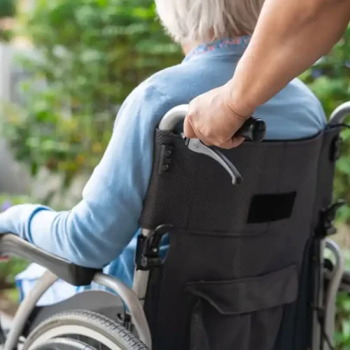 Servizio di badante h24 a Recanati: guida pratica per organizzare l’assistenza continuativa