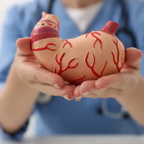 Gastroenterologo per reflusso gastrico a Teramo: criteri clinici e percorso con il Dott. Gianfranco Cavaliere