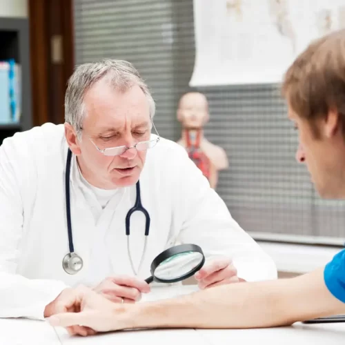 Visita dermatologica a Monopoli: quando farla e cosa aspettarsi con il Dott. Sebastiano Pugliese