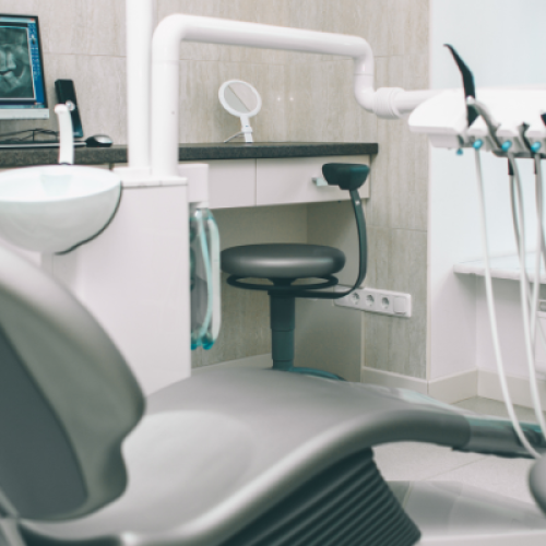 Sorriso sano e bellezza naturale: cosa cercare in uno studio dentistico a Sori