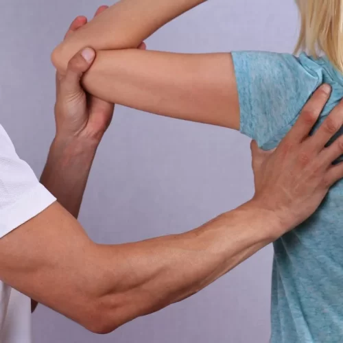 Emicrania: perché consultare un osteopata per emicrania a Latina — l’approccio di Giamaica Rossetto D.O.
